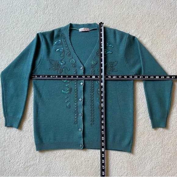 Green Cardigan Sweater V-Neck Long Sleeve Buttons Sequin Embroidered Size Medium - Picture 6 of 7